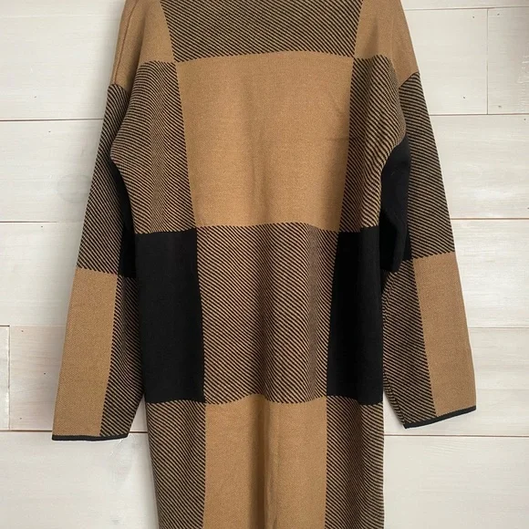 BIRCH NY Beige & Black Colorblock Cardigan - NWT Size Medium - Gold Clasp - Picture 2 of 5